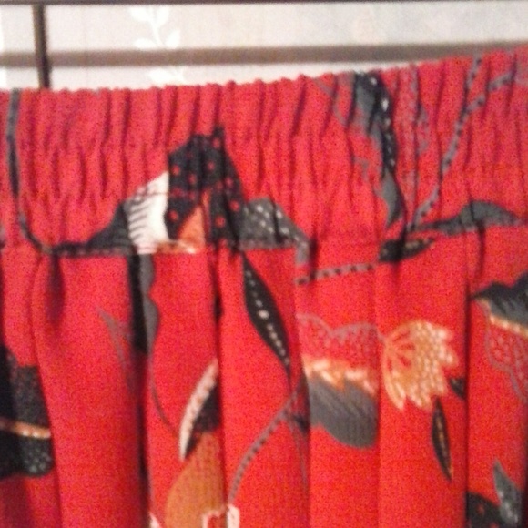 *HOST PICK* ALFRED DUNNER WOMEN'S RED PRINT PLEATED SKIRT - Picture 3 of 4